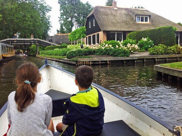 Paseo en barca en Giethoorn Paseo en barca en Giethoorn