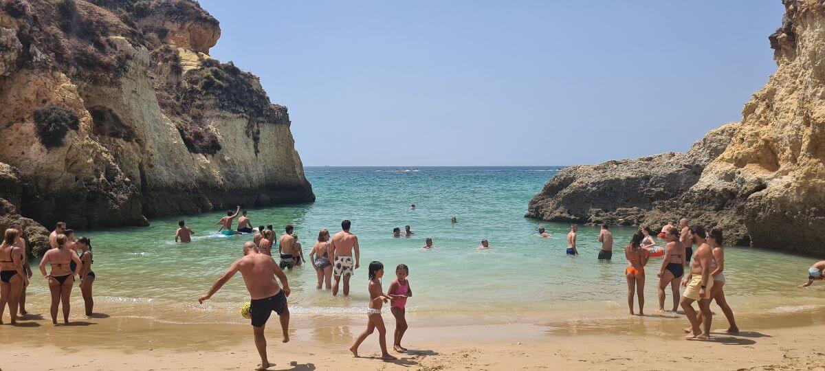 La pequeña cala que hay entre Tres Irmaos y Prainha La pequeña cala que hay entre Tres Irmaos y Prainha