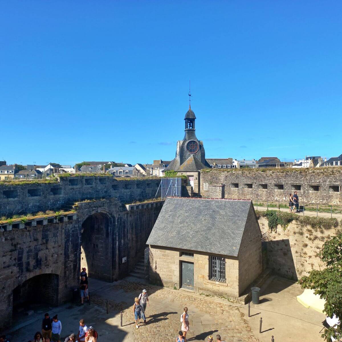 Campanario y Ville Close de Concarneau Campanario y Ville Close de Concarneau