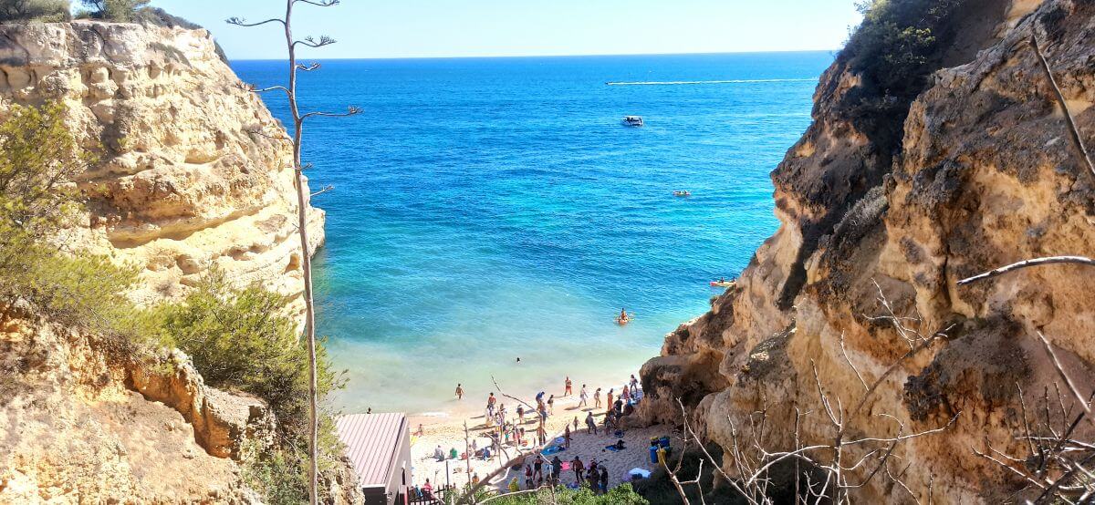 Praia Marinha una cala muy pequeña del Algarve Praia Marinha una cala muy pequeña del Algarve