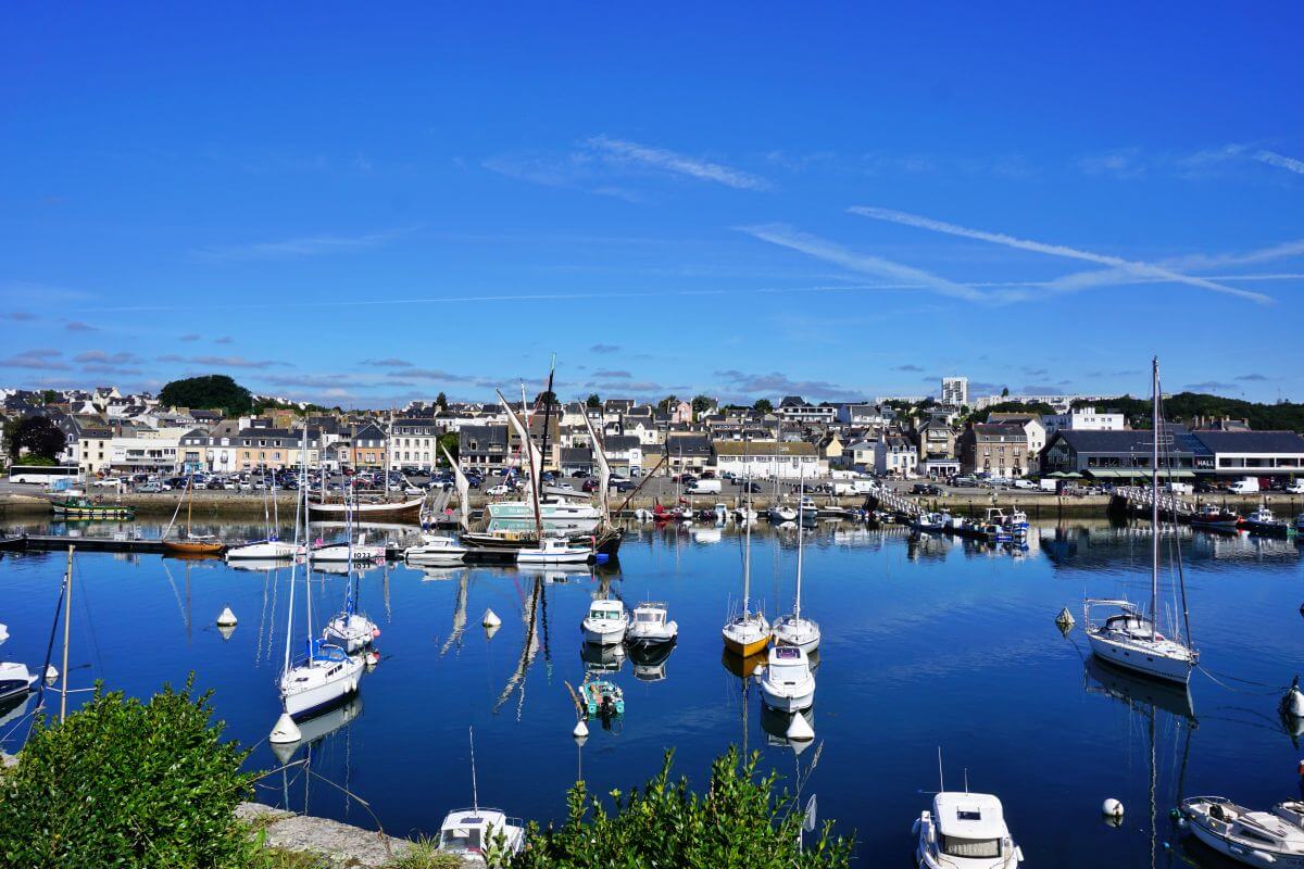 Vista de las barcas desde las murallas de Concarneau Vista de las barcas desde las murallas de Concarneau