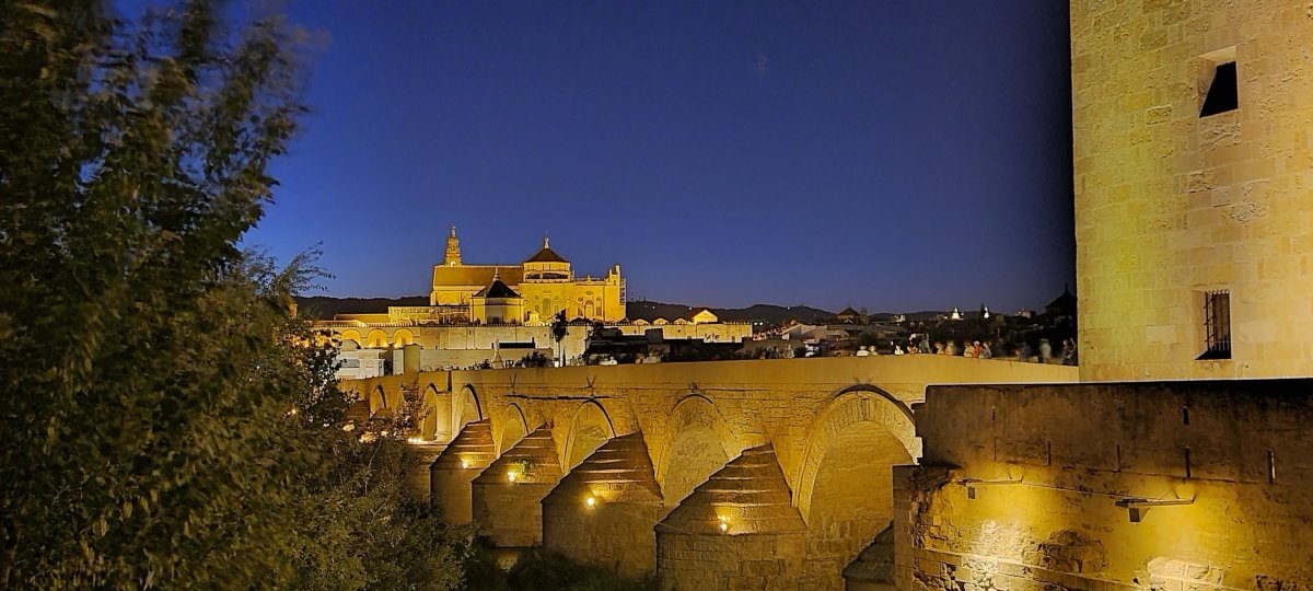 Increíble vista de Córdoba en la hora azul Increíble vista de Córdoba en la hora azul