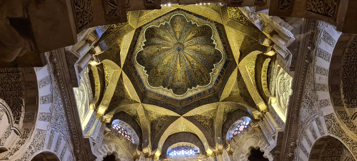 Maqsura Maqsura