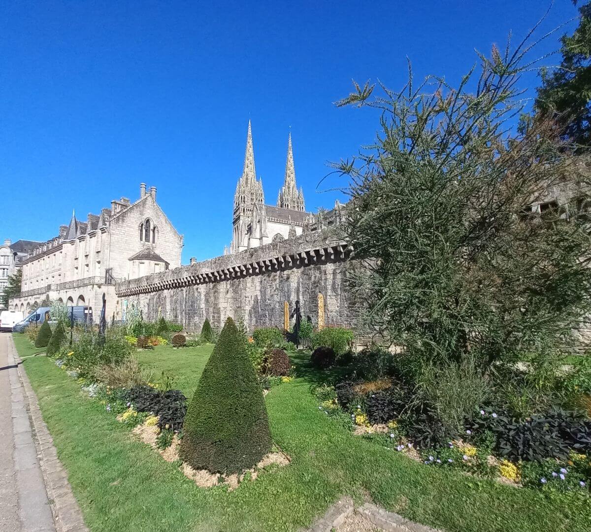 Vista de la Catedral de Quimper Vista de la Catedral de Quimper