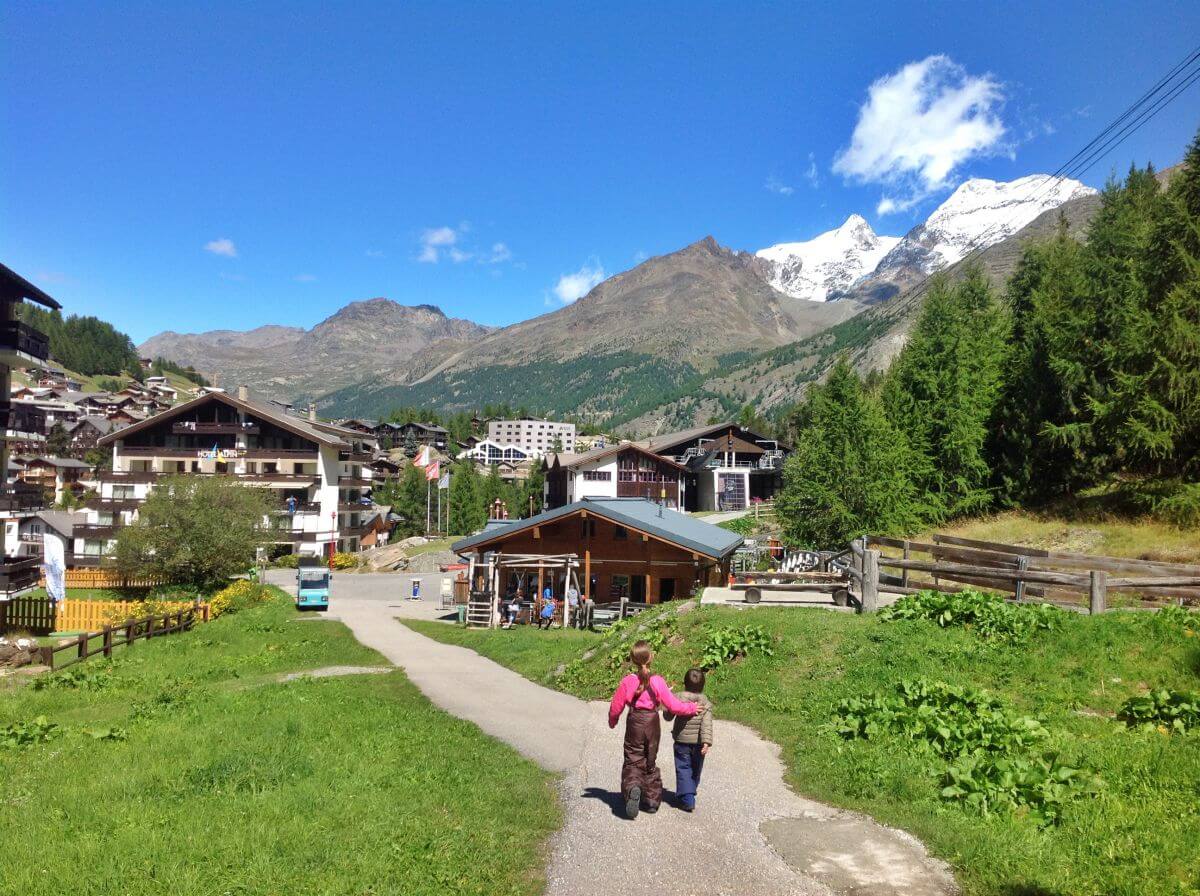 Bajando hacia Saas-Fee Bajando hacia Saas-Fee