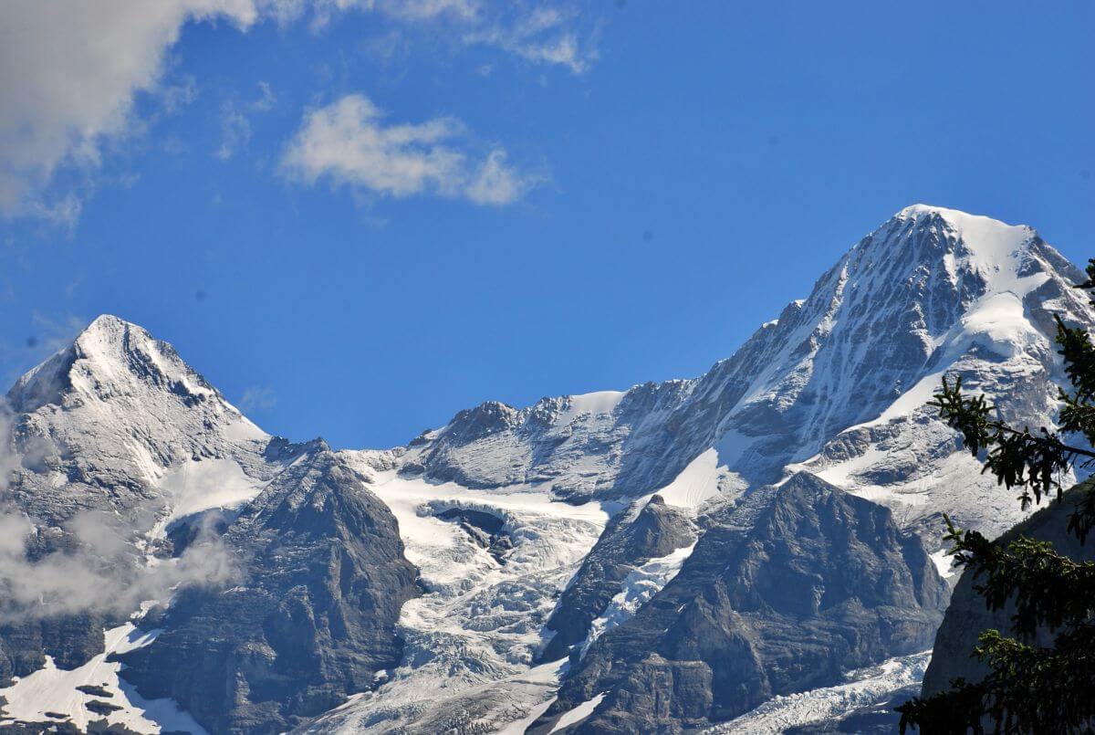 Vistas de los tres grandes desde Winteregg hacia Mürren Vistas de los tres grandes desde Winteregg hacia Mürren