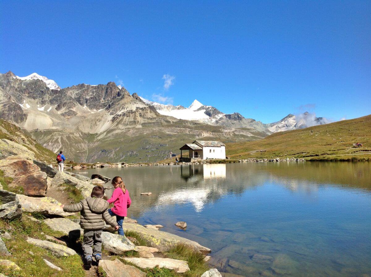 Dando la vuelta al lago Schwarzsee Dando la vuelta al lago Schwarzsee