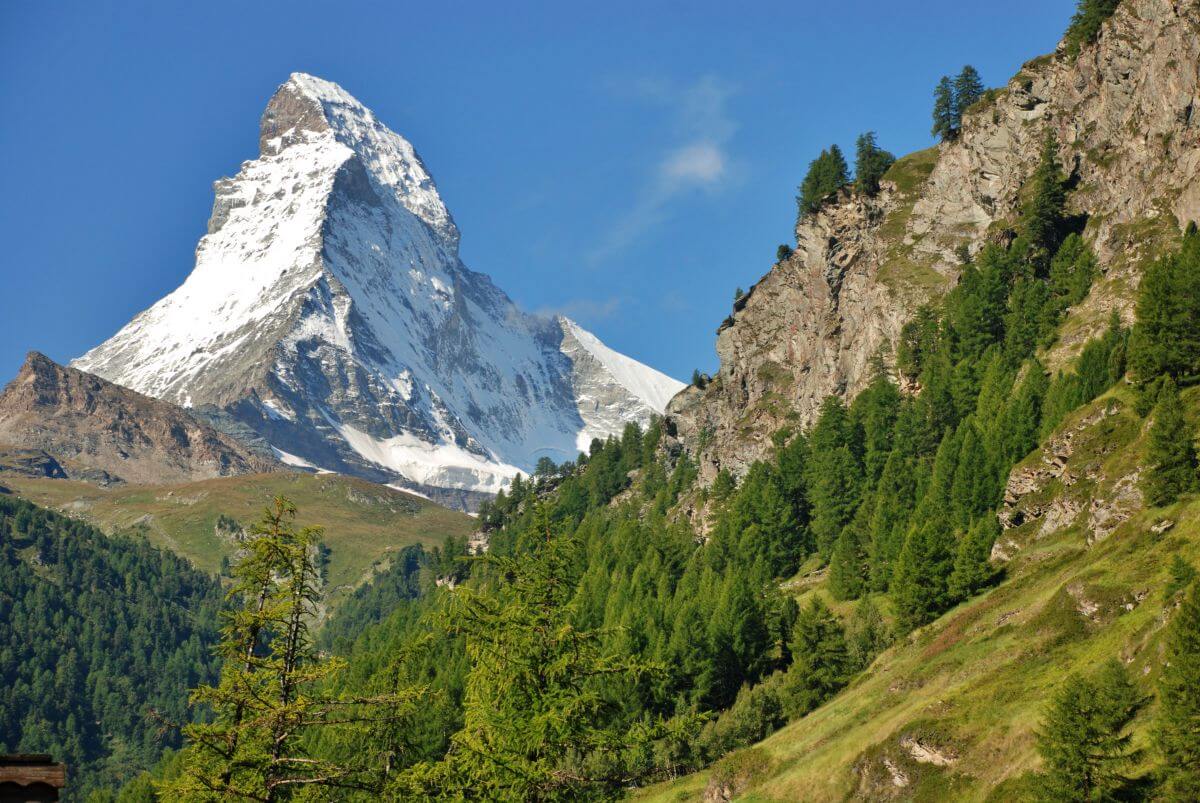 El Cervino desde el inicio del teleférico Matterhorn Express El Cervino desde el inicio del teleférico Matterhorn Express