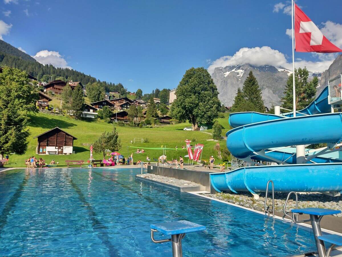Una de las piscinas más bonitas de Suiza Una de las piscinas más bonitas de Suiza