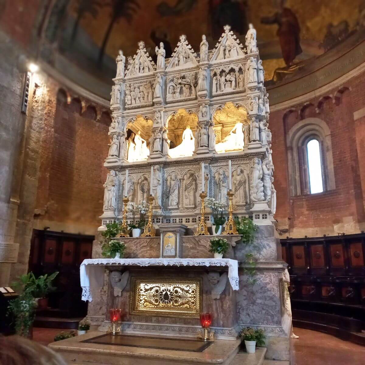 Arca di San Agostino en San Pietro in Ciel D'Oro Arca di San Agostino en San Pietro in Ciel D'Oro