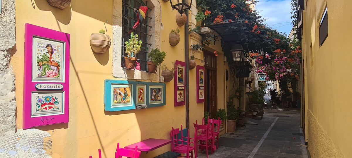 Estrechas y pintorescas calles del casco antiguo de Rethymno Estrechas y pintorescas calles del casco antiguo de Rethymno