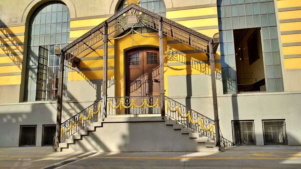 Puerta de acceso al Birrificio Poretti Puerta de acceso al Birrificio Poretti