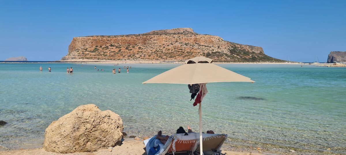 Sombrilla en el paraíso de la laguna de Balos Sombrilla en el paraíso de la laguna de Balos