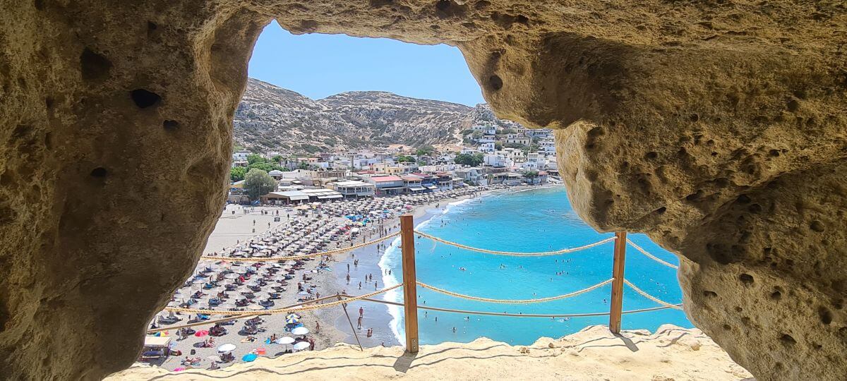 Aguas azul turquesa de Matala Beach Aguas azul turquesa de Matala Beach