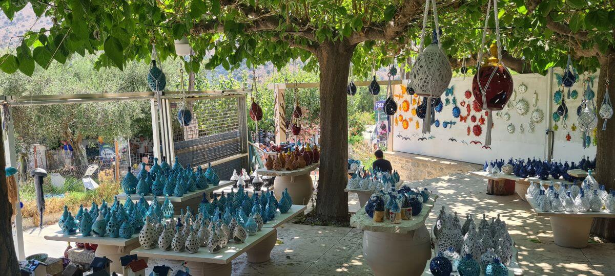 Compras en el lago Kournas Compras en el lago Kournas