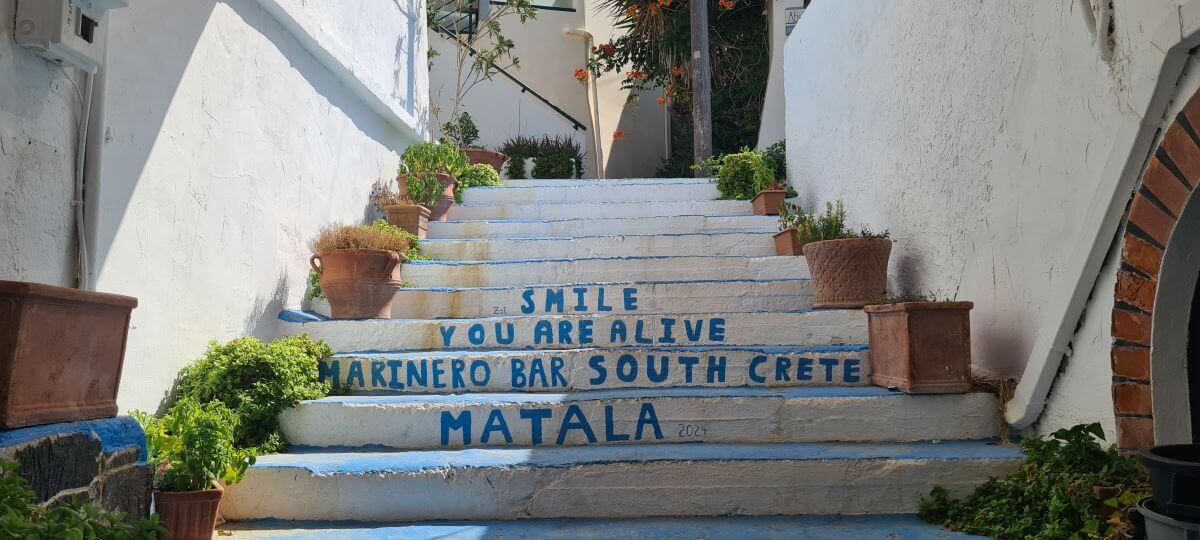 Escaleras con frases motivadoras de Matala Escaleras con frases motivadoras de Matala