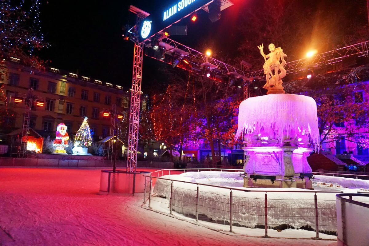 Patinaje sobre hielo en la Plaza Carnot Patinaje sobre hielo en la Plaza Carnot