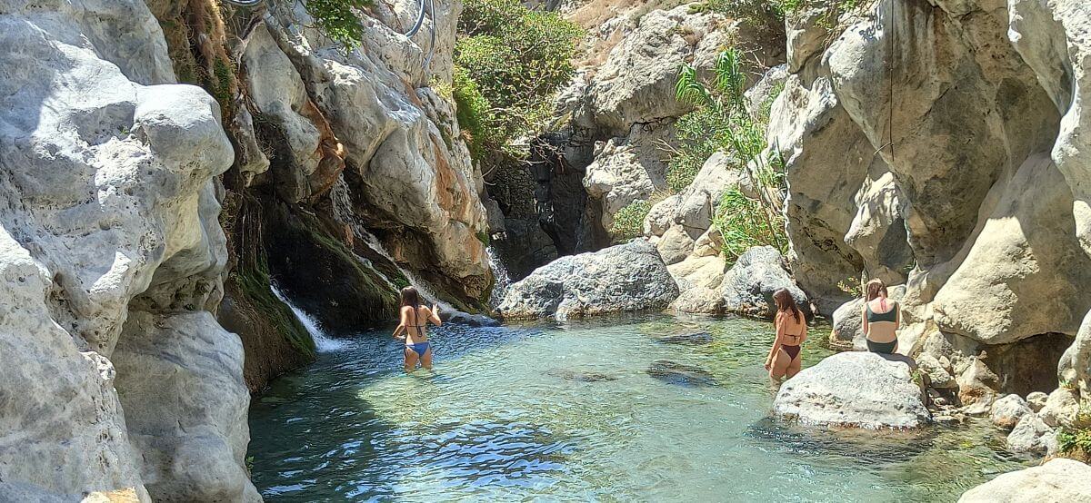 Pozas de agua muy fría Pozas de agua muy fría