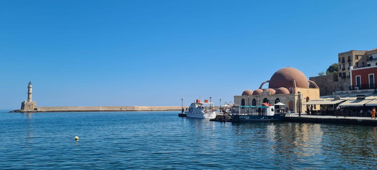 El faro y la mezquita de los Jenízaros de Chania El faro y la mezquita de los Jenízaros de Chania