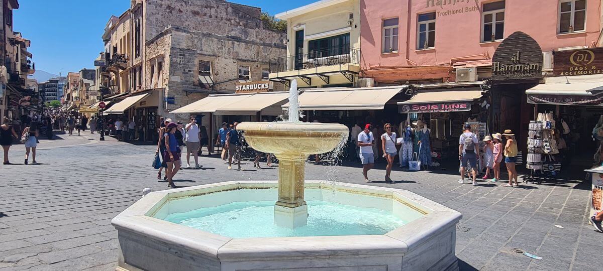La fuente de la plaza Venizelou La fuente de la plaza Venizelou