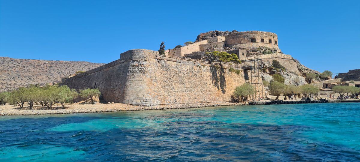 Llegando en barco a Spinalonga