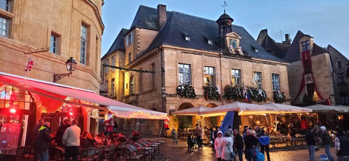 El Hotel de Ville de Sarlat en Navidad El Hotel de Ville de Sarlat en Navidad
