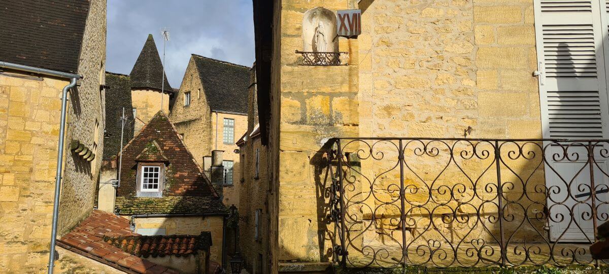 Vistas desde nuestro apartamento en Sarlat Vistas desde nuestro apartamento en Sarlat