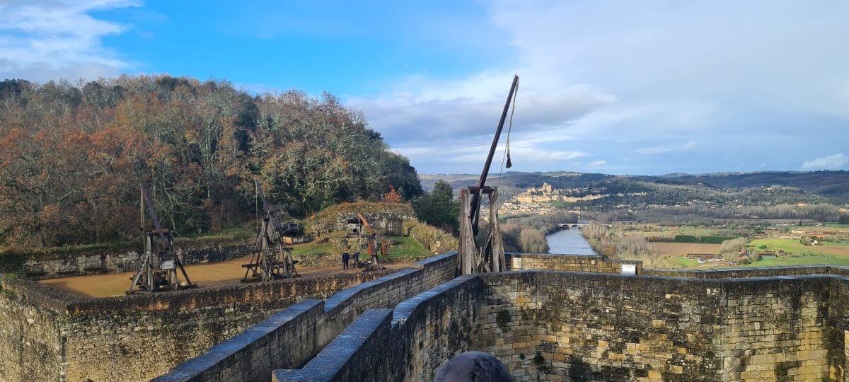 Máquinas de asedio sobre el valle del Dordoña Máquinas de asedio sobre el valle del Dordoña