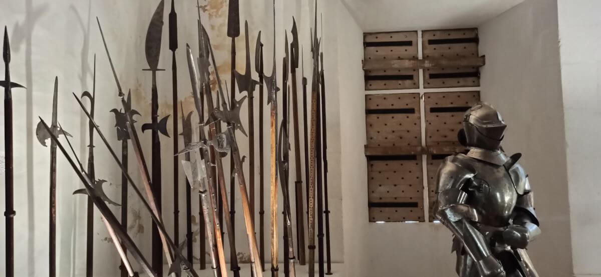 Rica colección de armas del Museo de la Guerra de la Edad Media Rica colección de armas del Museo de la Guerra de la Edad Media