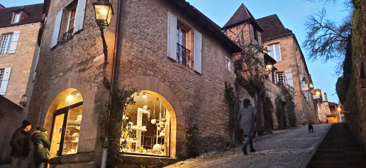 Anochecer mágico de Sarlat Anochecer mágico de Sarlat