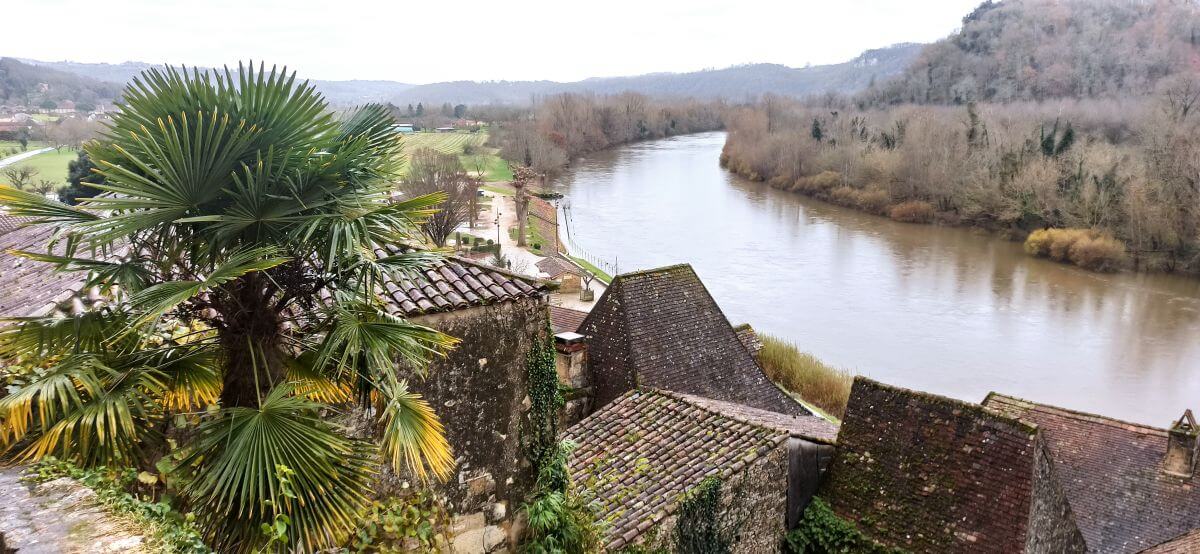 El Dordoña desde lo alto del pueblo El Dordoña desde lo alto del pueblo