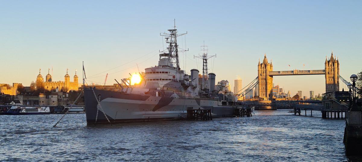 El HMS Belfast y el Tower Bridge El HMS Belfast y el Tower Bridge