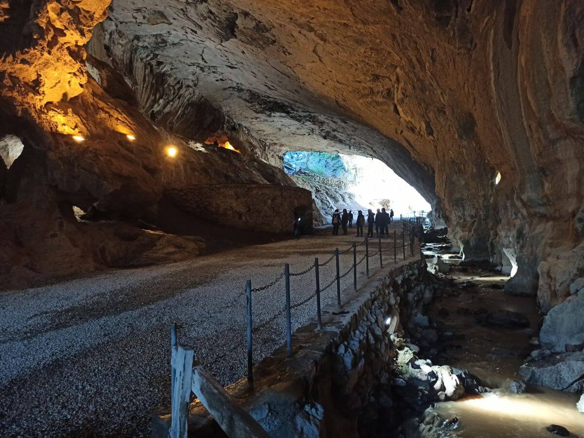 Las Cuevas de Zugarramurdi Las Cuevas de Zugarramurdi