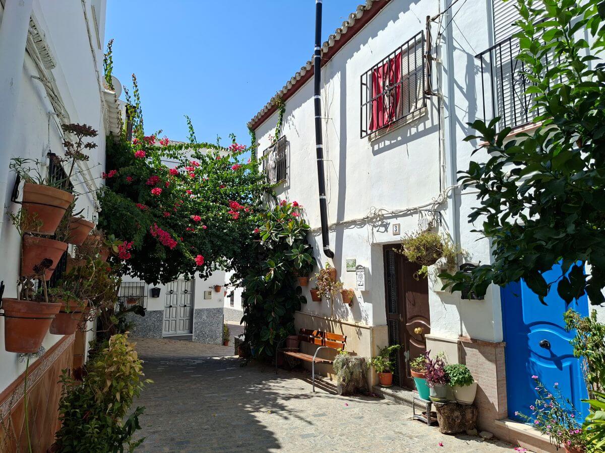 Una de las calles más bonitas de Olvera Una de las calles más bonitas de Olvera