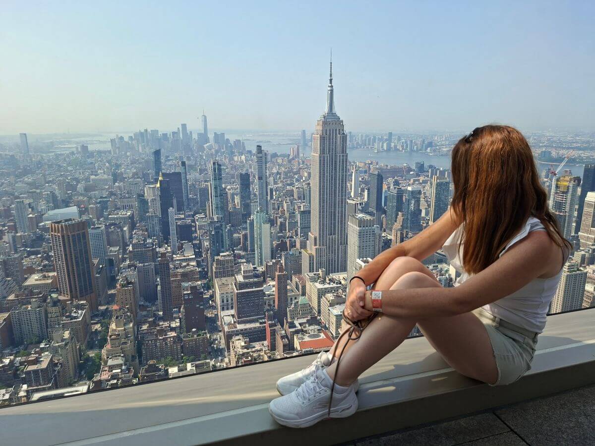 Contemplando el Empire State Building Contemplando el Empire State Building