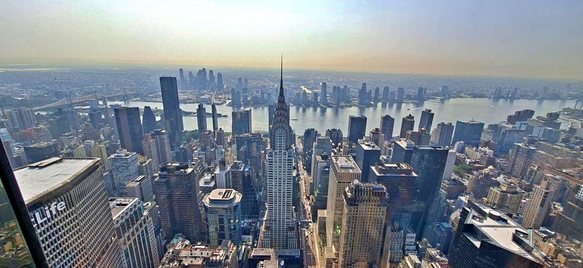 El East River desde el Summit Vanderbilt El East River desde el Summit Vanderbilt
