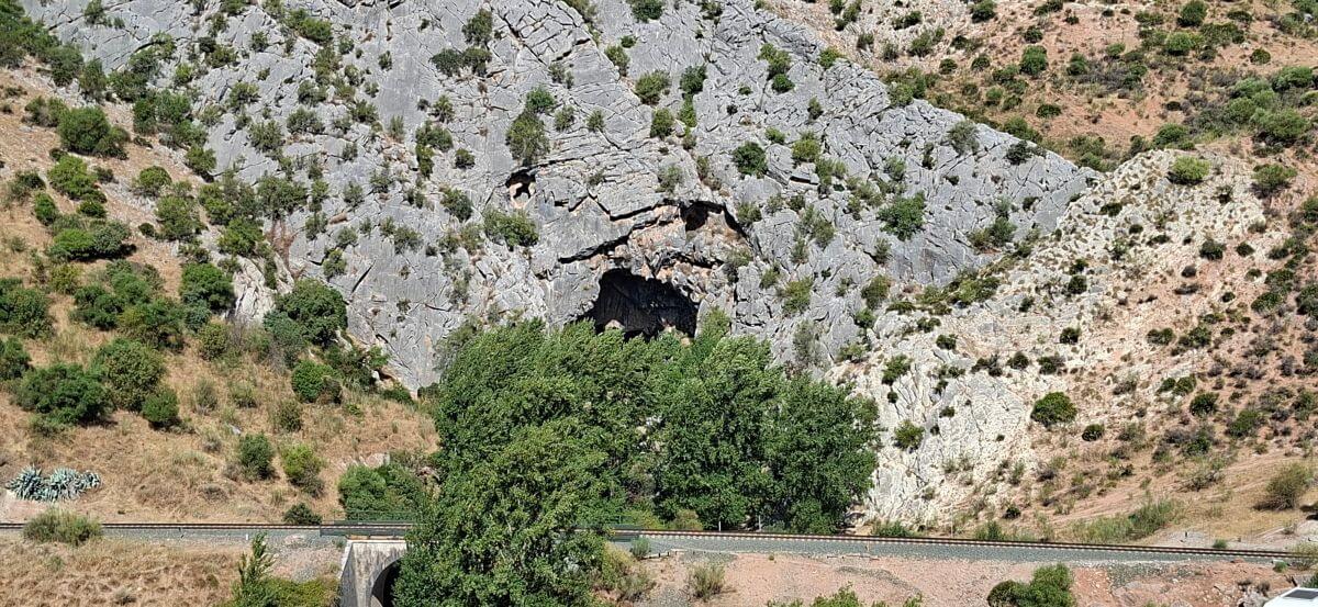Vistas desde el parking de la Cueva del Gato Vistas desde el parking de la Cueva del Gato
