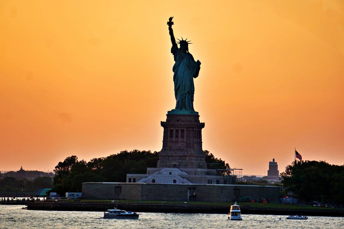 Atardecer mágico en la Estatua de la Libertada Atardecer mágico en la Estatua de la Libertada