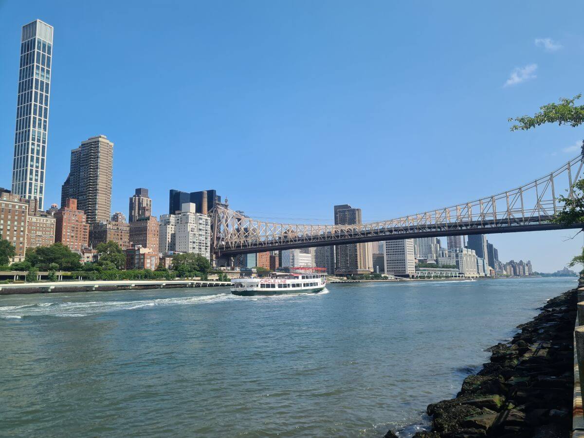 Queensboro Bridge sobre el East River Queensboro Bridge sobre el East River