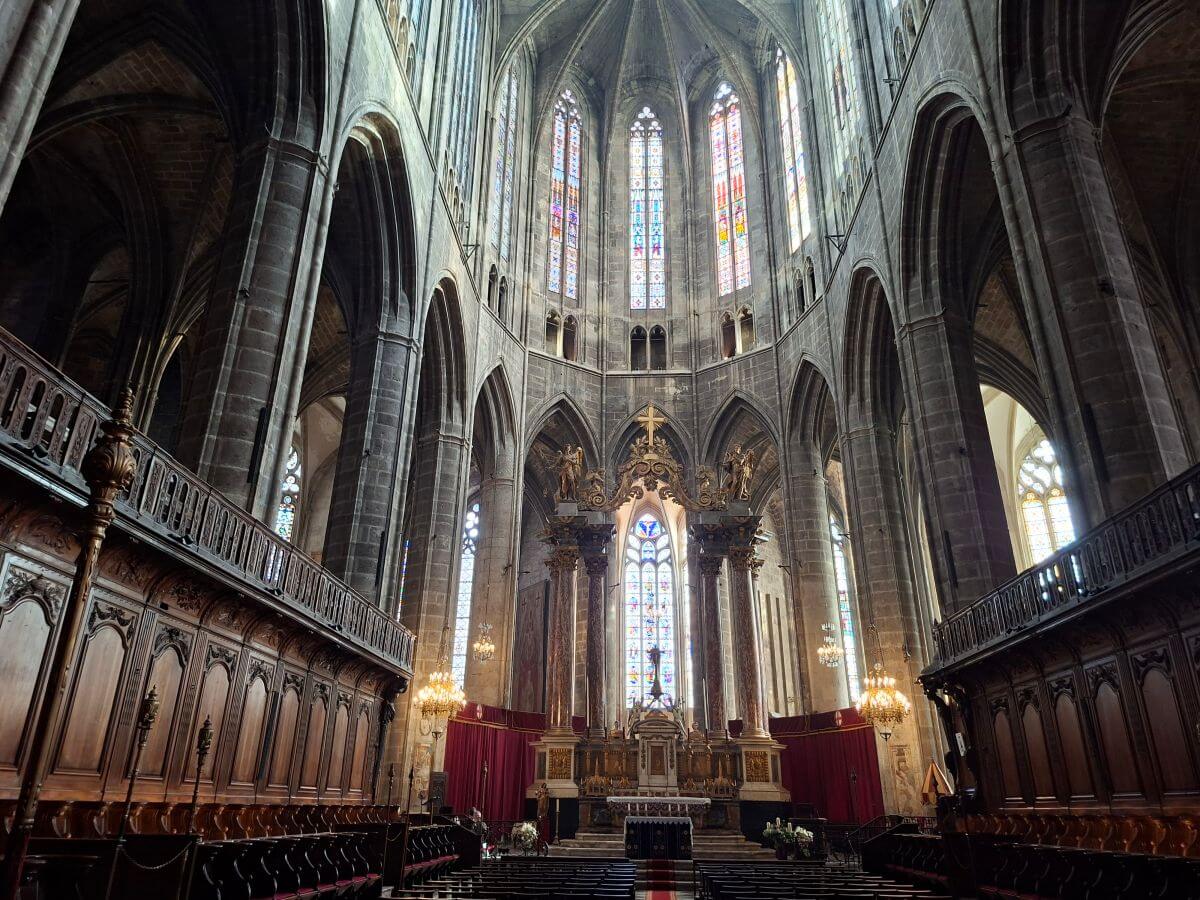 Interior de la Catedral de Saint Just y Saint-Pasteur Interior de la Catedral de Saint Just y Saint-Pasteur