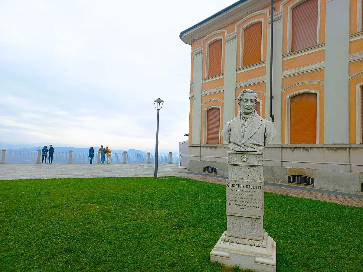 Monumento a Giuseppe Gabetti Monumento a Giuseppe Gabetti