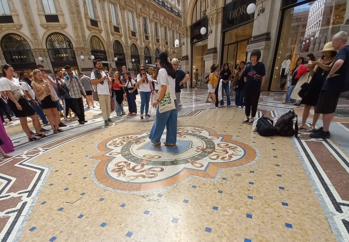 Galería Vittorio Emanuele II. Mosaico con el toro de Torino Galería Vittorio Emanuele II. Mosaico con el toro de Torino