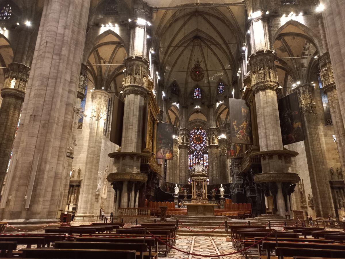 Interior del Duomo de Milán Interior del Duomo de Milán