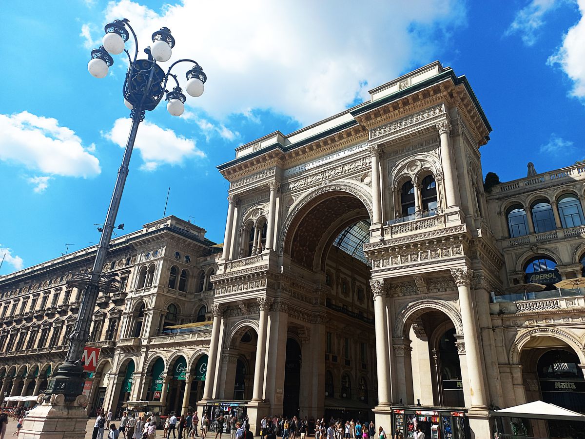 Plaza del Duomo. Entrada Galería Vittorio Emanuele II Plaza del Duomo. Entrada Galería Vittorio Emanuele II