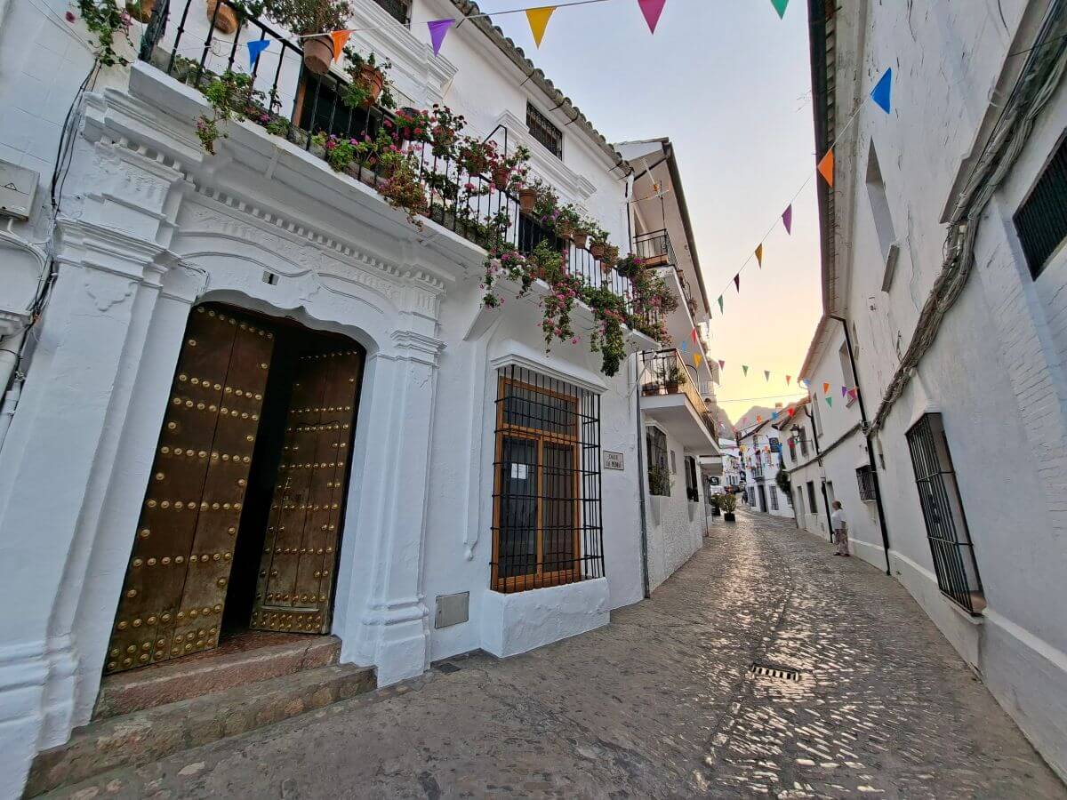 Calle Las Piedras reluciente Calle Las Piedras de Grazalema