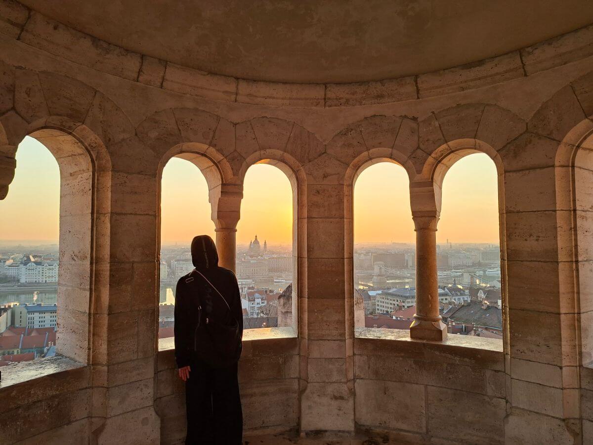 Admirando el amanecer en Budapest