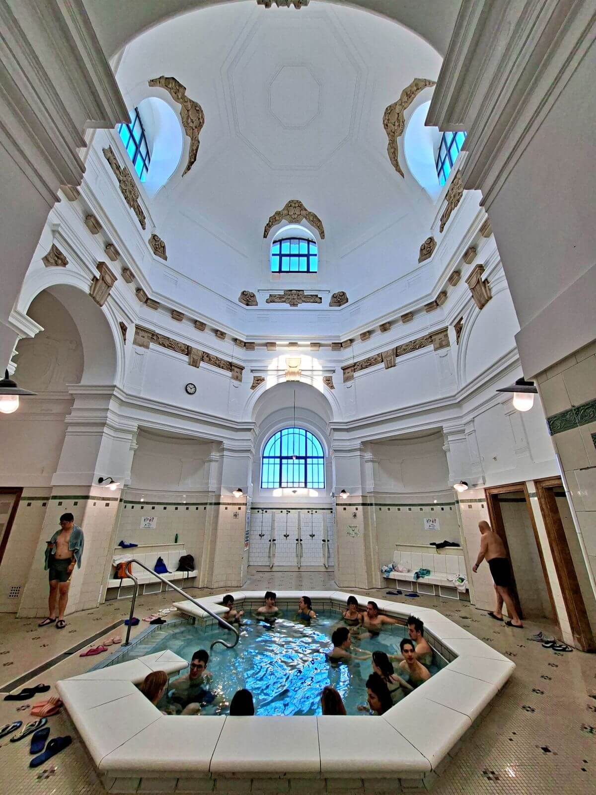 Cúpulas interiores del balneario de Széchenyi