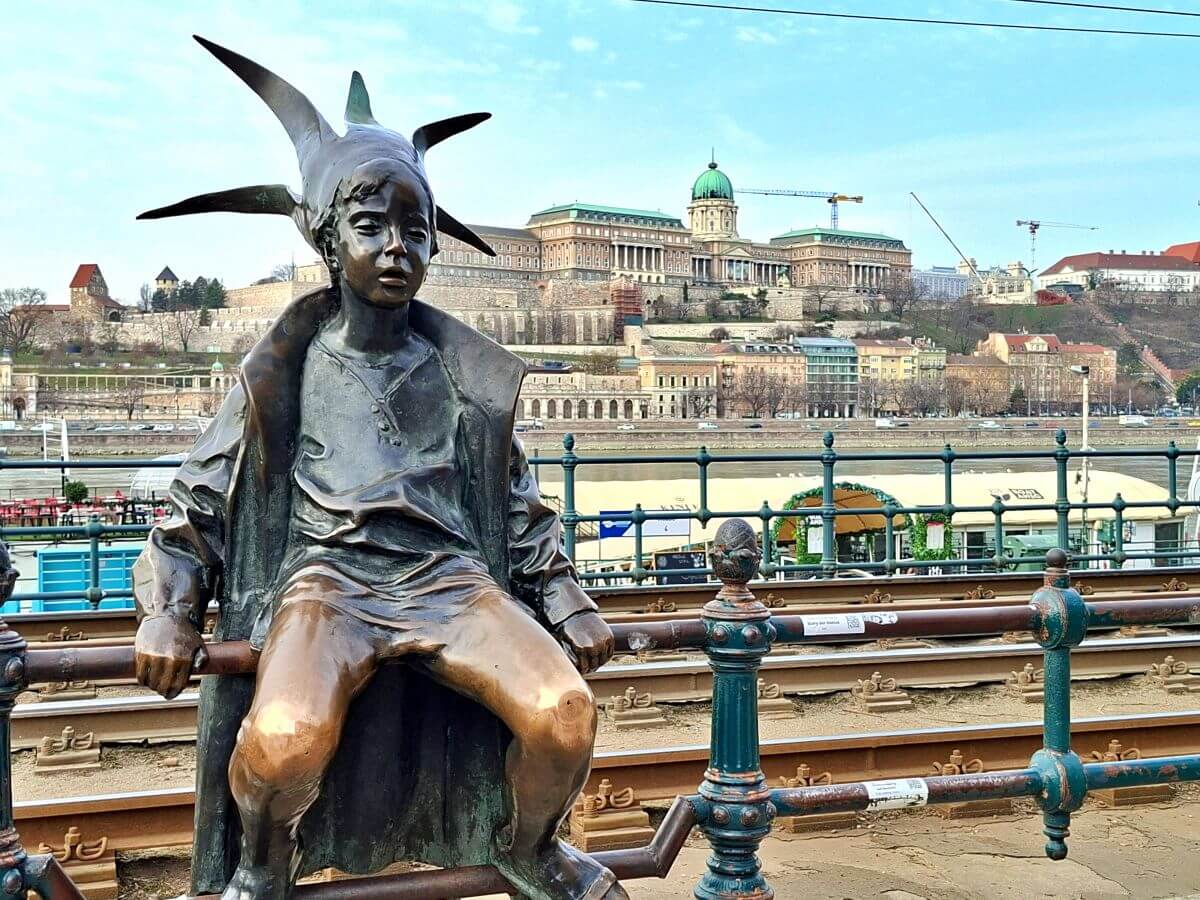 La Princesita de Budapest con el castillo de Buda al fondo