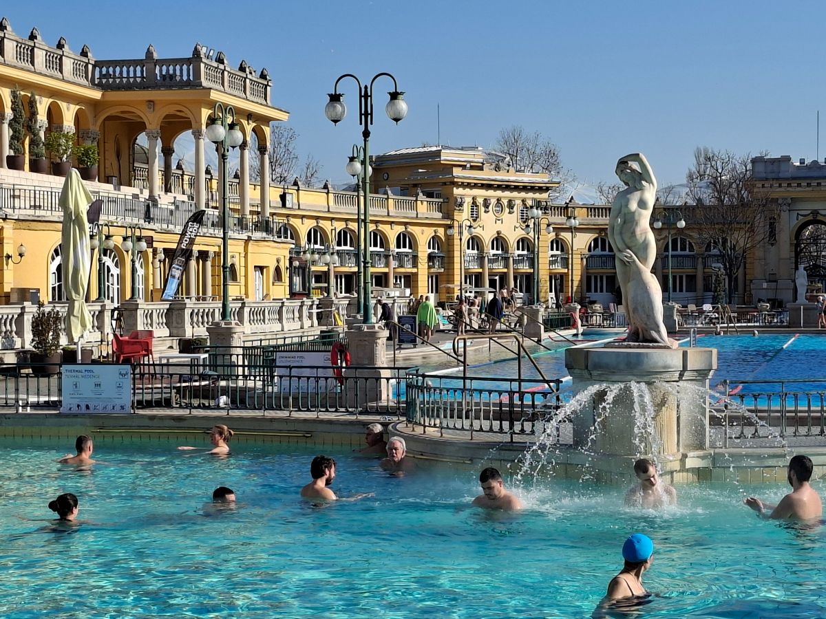 Estatuas y glamour en el Balneario Széchenyi
