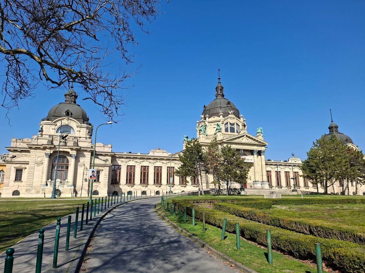 el precioso complejo de Széchenyi